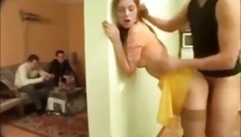 La brune Belle Claire se fait défoncer dans la voiture par l'inconnu les films porno xx