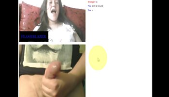 Un homme aux teintes sombres ramasse films pornos xx et pique une salope charnue