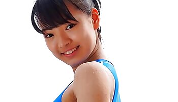 Une entraîneure japonaise aux gros site de video porno gratuit seins baisée et faciale en plein champ