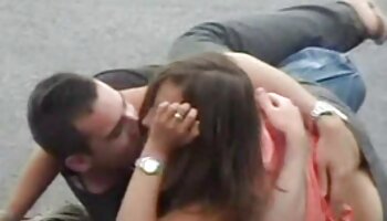 La milf Kendra et l'adolescente Kimmy mangent la chatte sous vidéo amateur de x la table momlickspussy