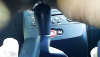 Une jolie salope tchèque montre des seins et se film amateur x gratuit fait baiser en échange d'argent