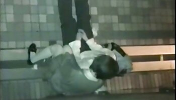 Jennifer White - Une écolière monte le bus (chauffeur) film coquin gratuit