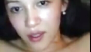 Une brune aux gros seins baisée you porno gratuite dans le bureau du prêteur sur gages pendant qu'elle vend sa collection