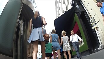 Devon Lee et Britney Young en trio dans le salon video film x gratuite