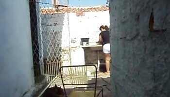 Une serviette tombe pendant que le petit ami de sa fille est film x video porno là pour le séduire dans le sexe