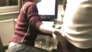 La un film porno gratuit masturbation d'une MILF aux gros seins se termine par une double pénétration