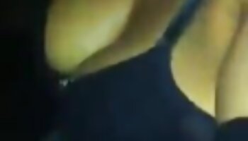 Les superbes lesbiennes Sara Luvv et Valentina Nappi film entier porno gratuit baisent la chatte