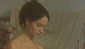 Horny Gal utilise deux godes et jouit pendant la vidéo de film porno masturbation